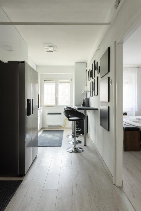 Apartamento Smart Square With Free Parking Debrecen Exterior foto