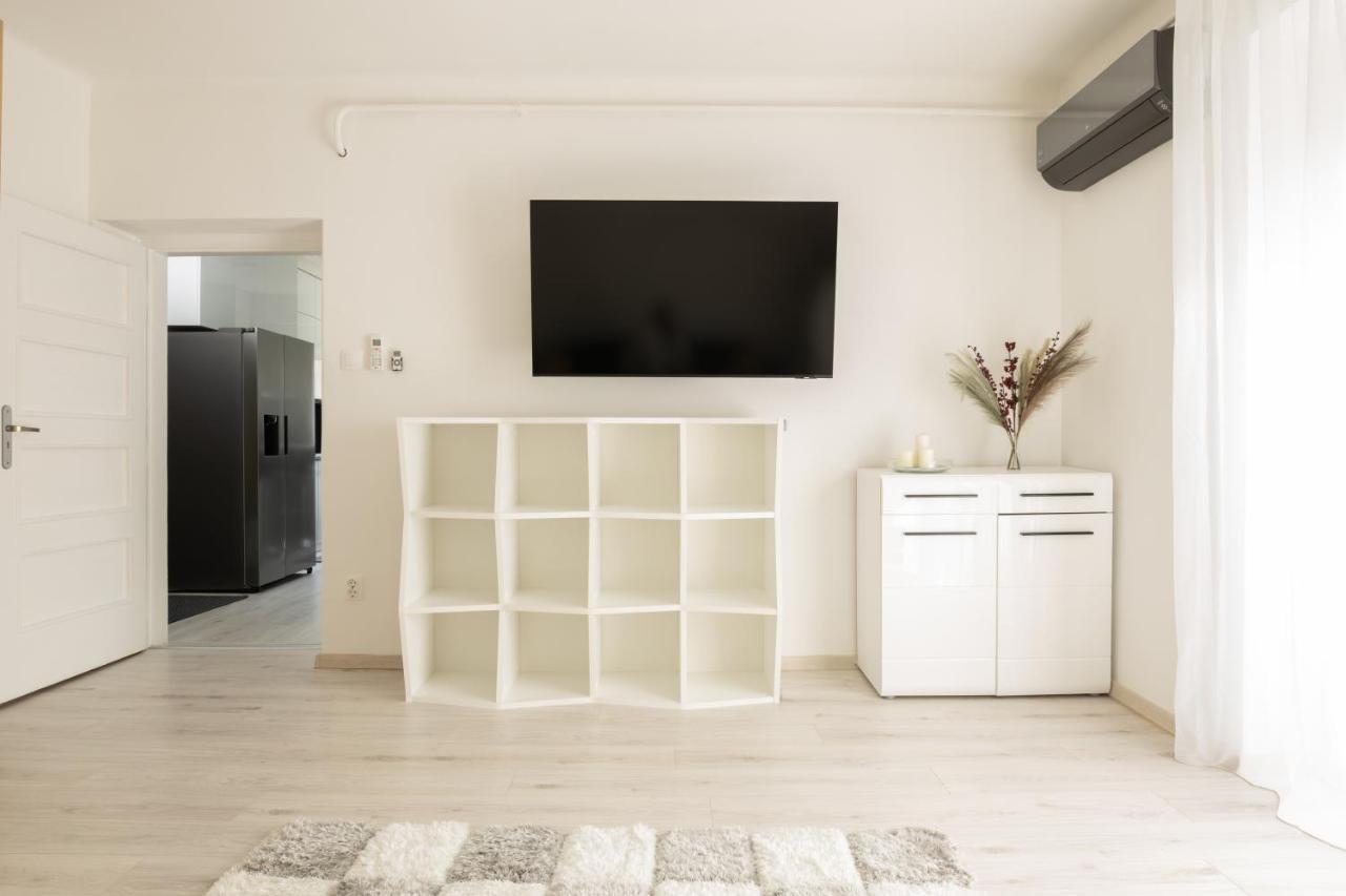 Apartamento Smart Square With Free Parking Debrecen Exterior foto