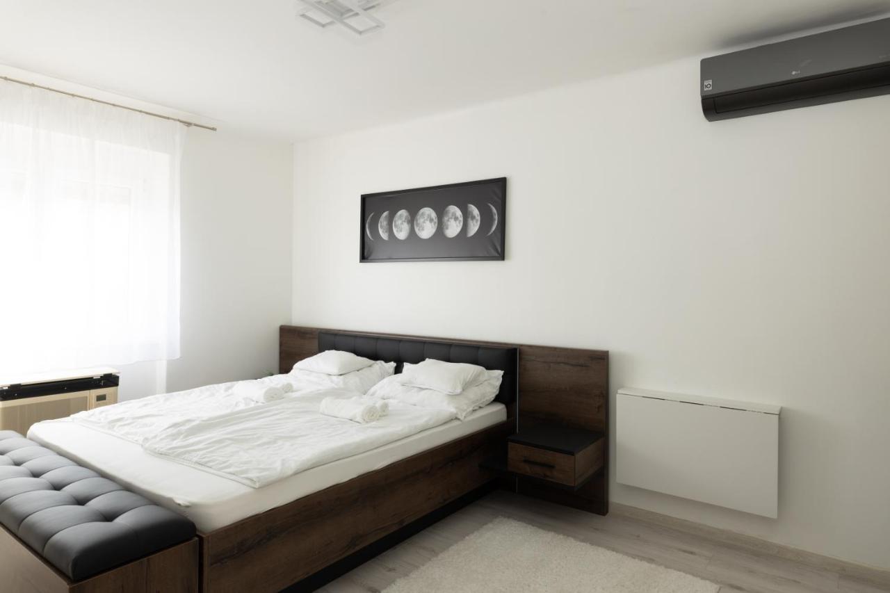 Apartamento Smart Square With Free Parking Debrecen Exterior foto