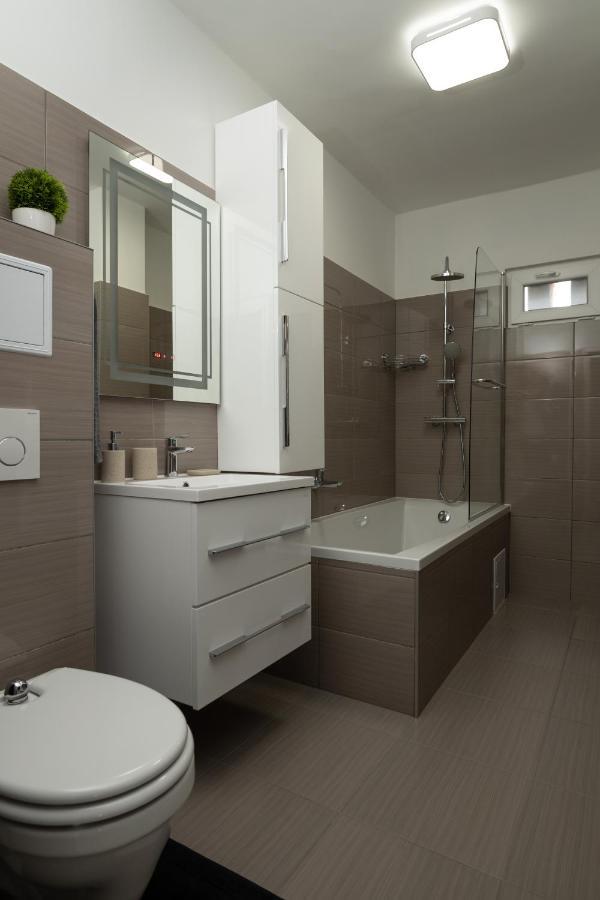 Apartamento Smart Square With Free Parking Debrecen Exterior foto