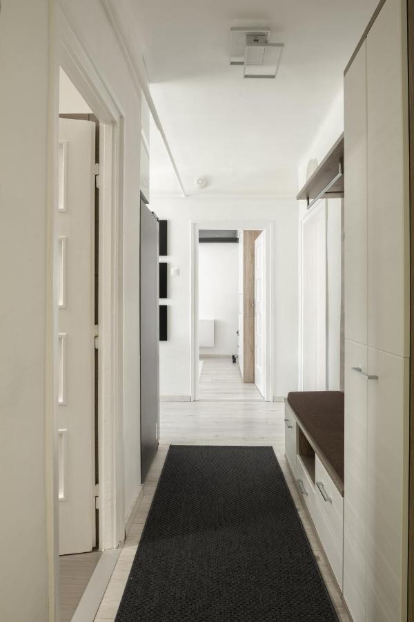 Apartamento Smart Square With Free Parking Debrecen Exterior foto